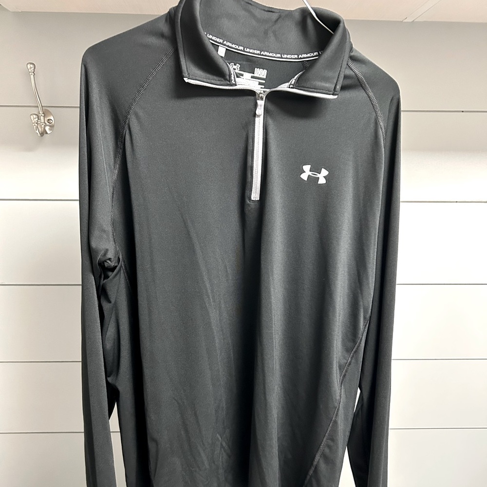 Men’s Under Armour lightweight long sleeve shirt